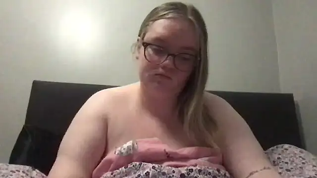 honeyyy24 online show from 02/03/26, 10:26