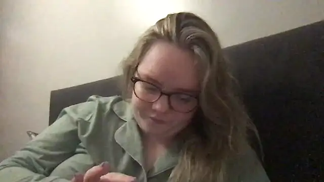 honeyyy24 online show from 02/22/26, 11:25