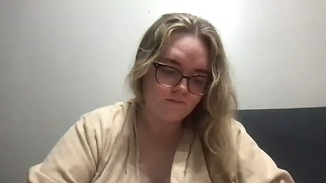 honeyyy24 online show from 03/17/26, 10:35