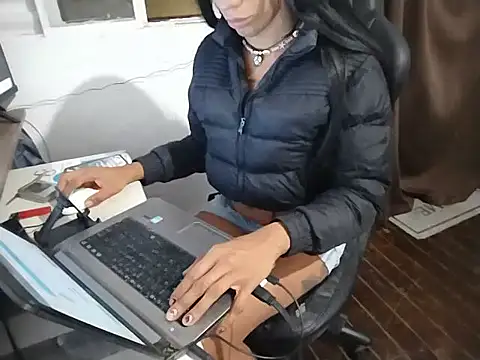 Snapshot of morenaindiaofc chatting on 09/15/25, 11:38 morenaindiaofc online show from 09/15/25, 11:38