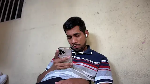 EnriquePersian197 online show from 02/09/25, 07:41