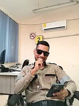 EnriquePersian197 online show from 09/18/25, 03:03