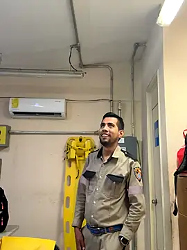 EnriquePersian197 online show from 10/24/25, 12:19