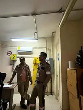 EnriquePersian197 online show from 12/03/25, 12:18