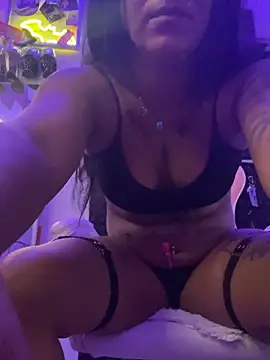 Snapshot of Jaylaloveofficial chatting on 09/10/25, 08:36 Jaylaloveofficial online show from 09/10/25, 08:36