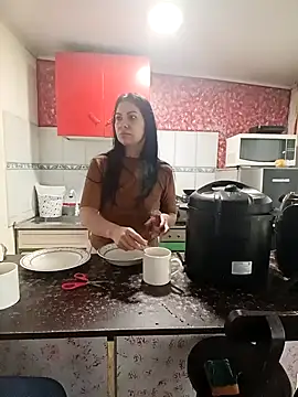 saralunabella online show from 10/24/25, 12:01