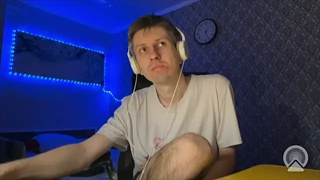 Aki-Laky online show from 04/05/26, 08:28