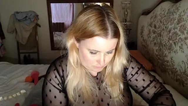 Snapshot of JosieAndYou chatting on 04/04/26, 02:03 JosieAndYou online show from 04/04/26, 02:03