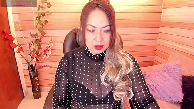 Snapshot of marien_thomson_ chatting on 10/16/25, 02:12 marien thomson online show from 10/16/25, 02:12