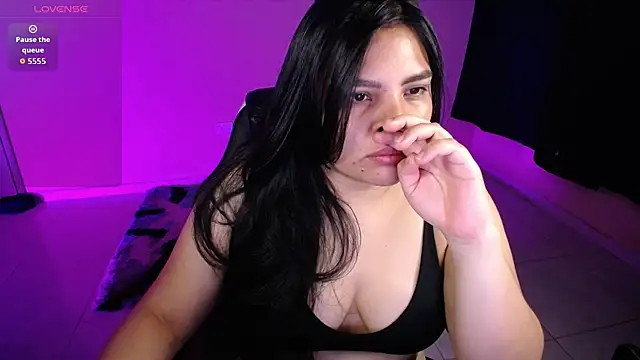 Snapshot of goddess_valXX chatting on 06/05/26, 10:32 goddess valXX online show from 06/05/26, 10:32