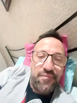 Snapshot of Porco81cazzo chatting on 11/17/25, 06:35 Porco81cazzo online show from 11/17/25, 06:35