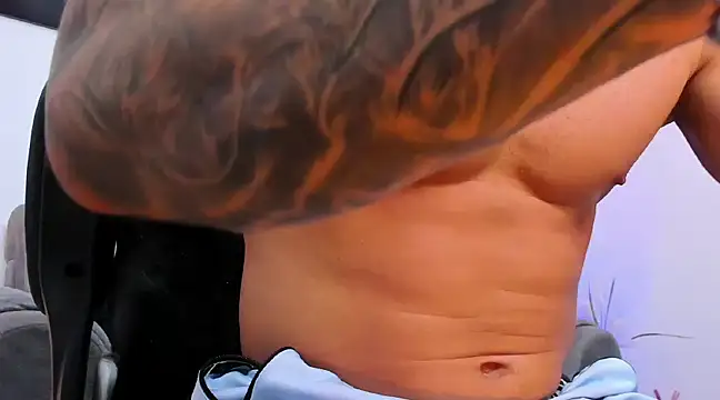 Snapshot of OwenMaximus814 chatting on 12/04/24, 07:34 OwenMaximus814 online show from 12/04/24, 07:34