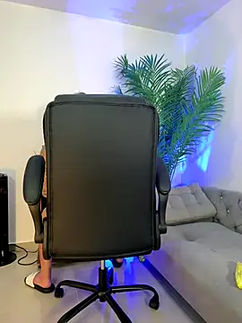 Snapshot of OwenMaximus814 chatting on 10/13/25, 11:27 OwenMaximus814 online show from 10/13/25, 11:27