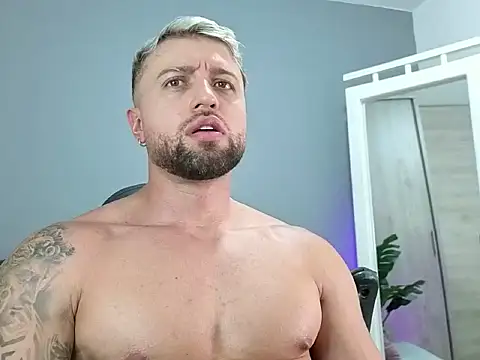 Snapshot of OwenMaximus814 chatting on 03/05/26, 06:48 OwenMaximus814 online show from 03/05/26, 06:48