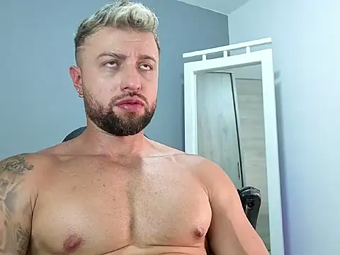 Snapshot of OwenMaximus814 chatting on 03/14/26, 05:40 OwenMaximus814 online show from 03/14/26, 05:40