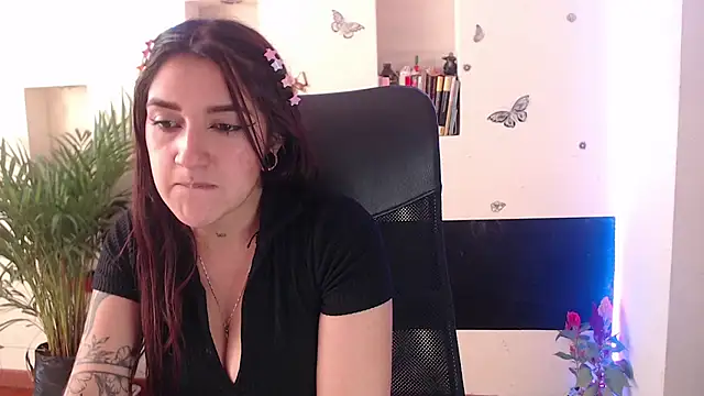 Snapshot of Lia-mitch chatting on 03/17/25, 08:19 Lia-mitch online show from 03/17/25, 08:19
