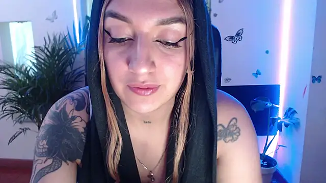Snapshot of Lia-mitch chatting on 09/10/25, 06:19 Lia-mitch online show from 09/10/25, 06:19