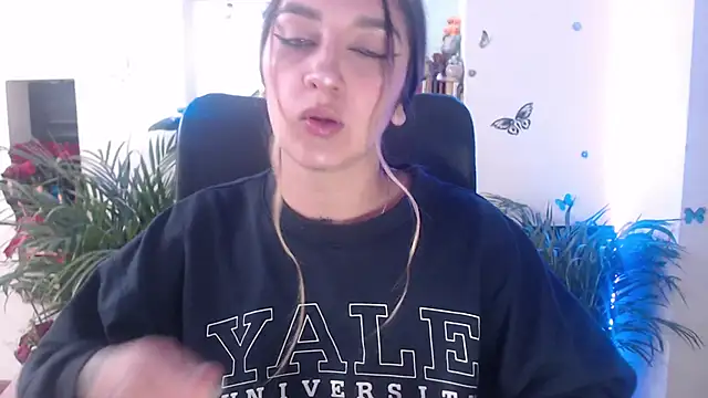 Snapshot of Lia-mitch chatting on 04/30/26, 06:47 Lia-mitch online show from 04/30/26, 06:47