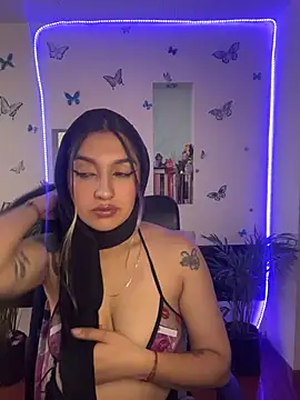 Snapshot of Lia-mitch chatting on 07/16/26, 06:58 Lia-mitch online show from 07/16/26, 06:58