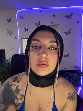 Snapshot of Lia-mitch chatting on 07/27/26, 06:48 Lia-mitch online show from 07/27/26, 06:48
