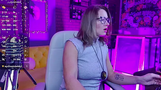 LadyIzabel online show from 11/13/25, 06:01