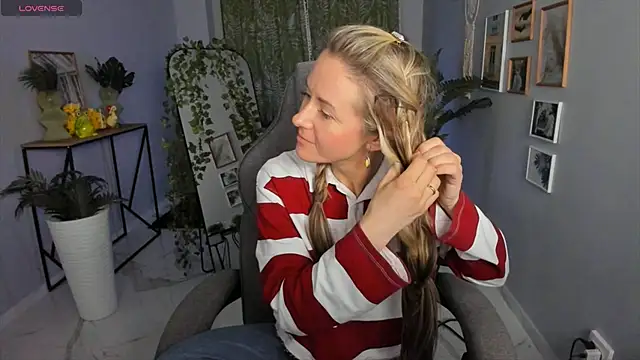 LadyIzabel online show from 04/17/26, 02:53