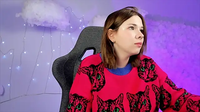 Snapshot of AliceSunday chatting on 02/11/25, 02:13 AliceSunday online show from 02/11/25, 02:13