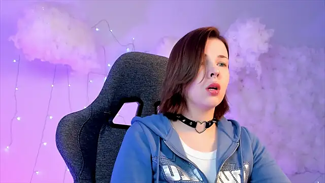 Snapshot of AliceSunday chatting on 02/25/25, 02:11 AliceSunday online show from 02/25/25, 02:11