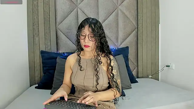 BriaConner  online show from 02/13/25, 04:00