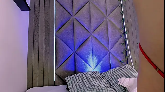 BriaConner  online show from 11/03/25, 01:40