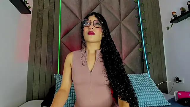 BriaConner  online show from 12/18/25, 02:50