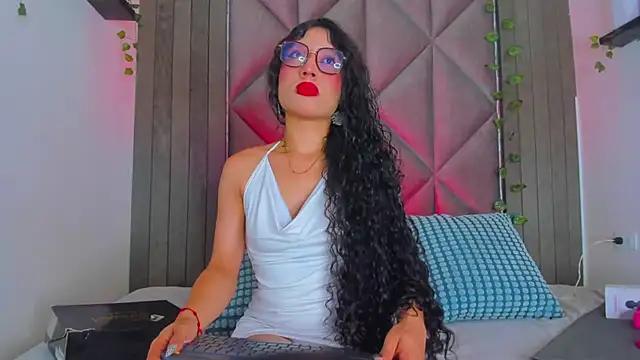 Snapshot of BriaConner_ chatting on 06/15/26, 01:41 BriaConner online show from 06/15/26, 01:41