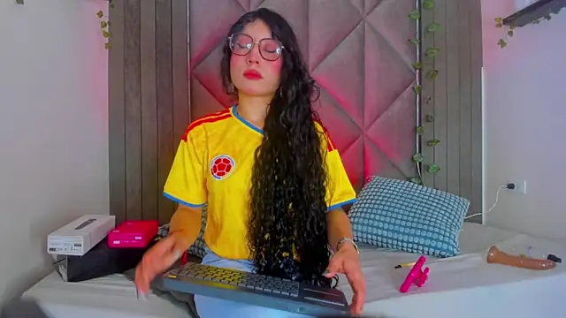 Snapshot of BriaConner_ chatting on 06/18/26, 02:56 BriaConner online show from 06/18/26, 02:56