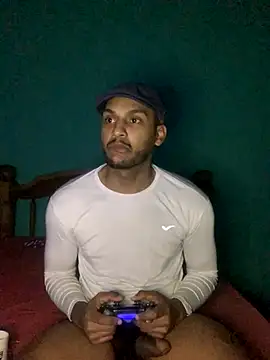 Snapshot of Pinocchiu chatting on 10/10/25, 03:27 Pinocchiu online show from 10/10/25, 03:27