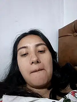 Snapshot of Hellen_Alex chatting on 05/05/26, 02:25 Hellen Alex online show from 05/05/26, 02:25