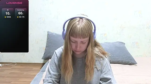 Snapshot of June_shy0 chatting on 07/08/26, 06:51 June shy0 online show from 07/08/26, 06:51
