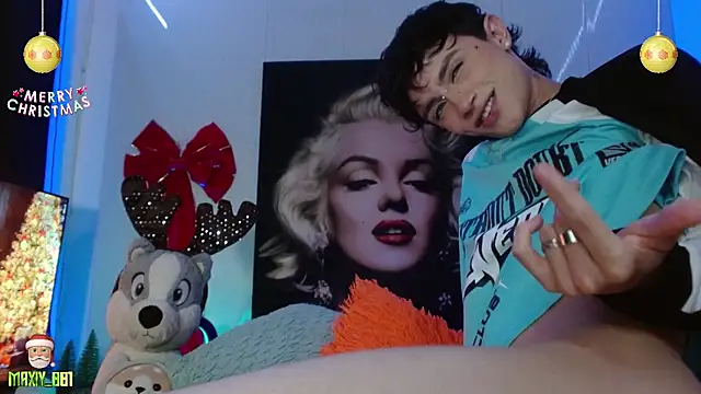 maxiy 001 online show from 12/14/24, 07:40