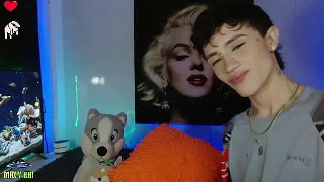 maxiy 001 online show from 01/16/25, 07:17