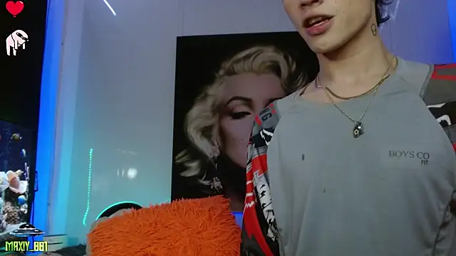 maxiy 001 online show from 01/16/25, 10:21