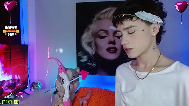 maxiy 001 online show from 02/16/25, 03:58