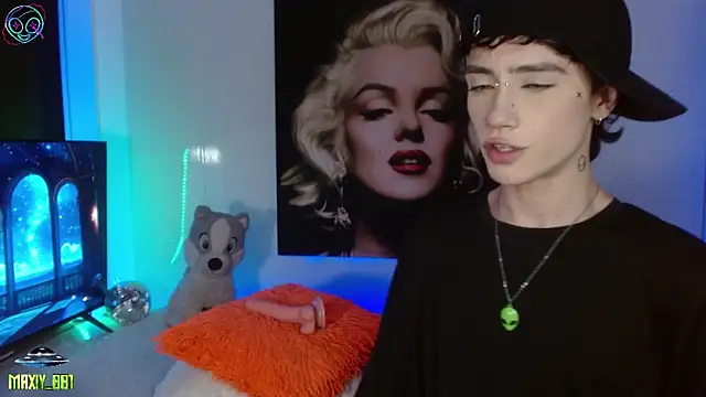 maxiy 001 online show from 09/20/25, 03:40