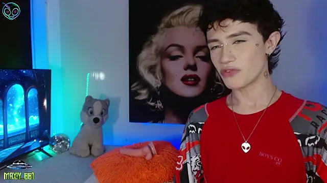 maxiy 001 online show from 09/21/25, 08:49