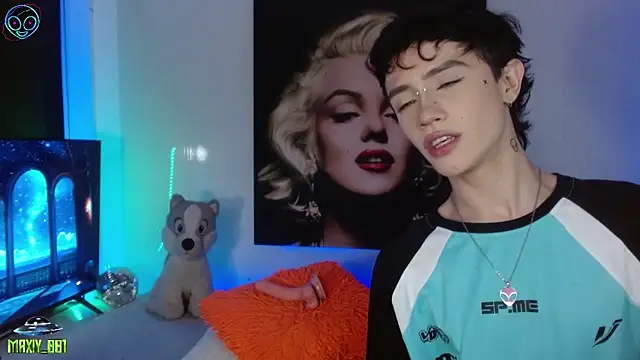 maxiy 001 online show from 09/22/25, 03:52