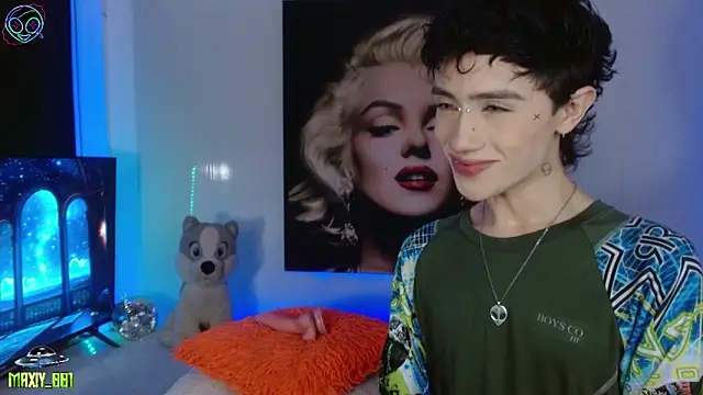 maxiy 001 online show from 09/24/25, 03:32