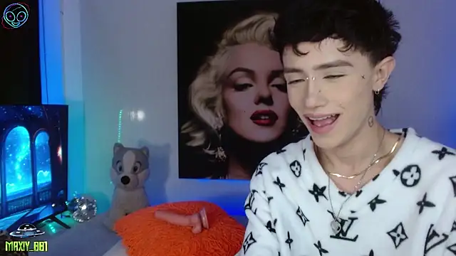 maxiy 001 online show from 09/30/25, 03:22