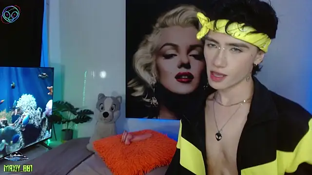 maxiy 001 online show from 11/21/25, 06:34