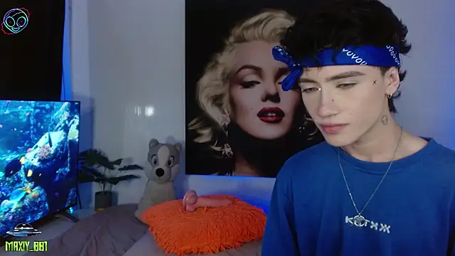 maxiy 001 online show from 11/25/25, 03:01