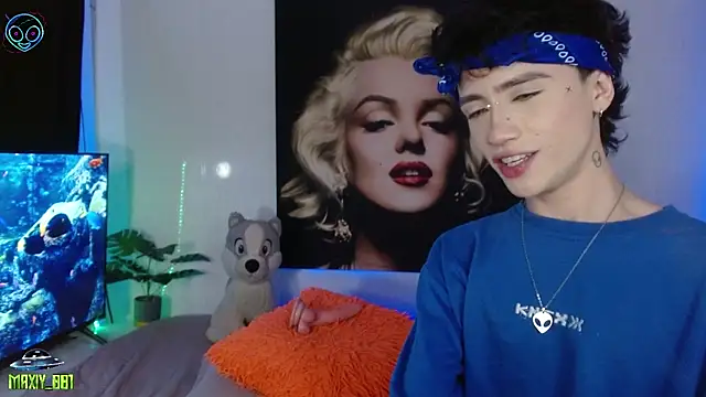 maxiy 001 online show from 11/26/25, 07:42