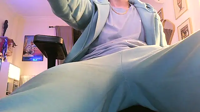 Snapshot of Bigone_uncut chatting on 10/20/25, 03:12 Bigone uncut online show from 10/20/25, 03:12