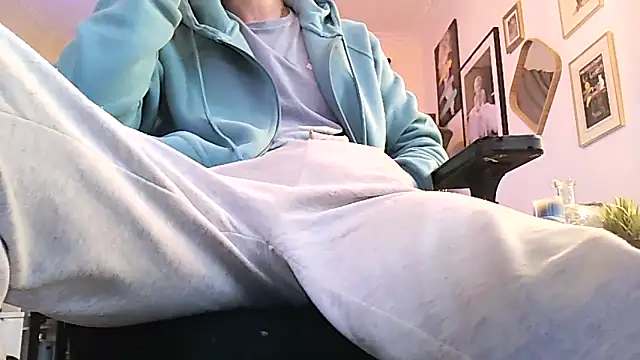 Snapshot of Bigone_uncut chatting on 10/21/25, 02:29 Bigone uncut online show from 10/21/25, 02:29